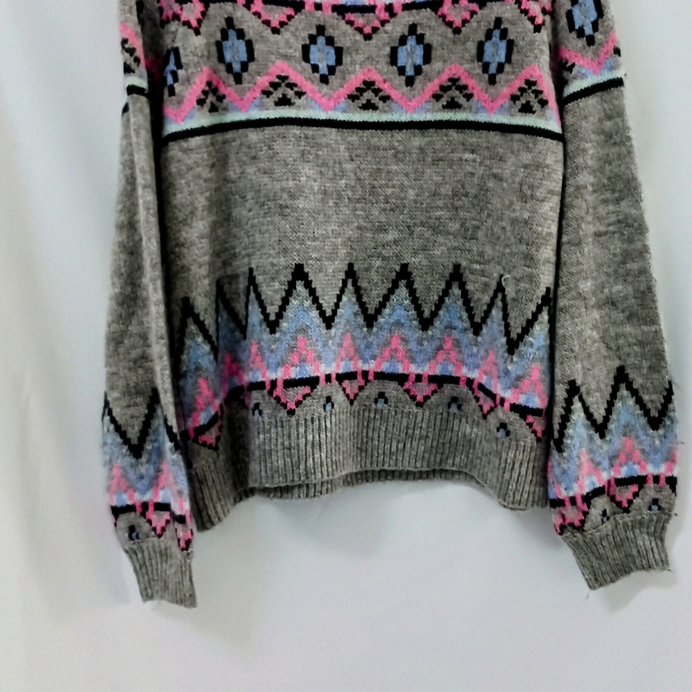 Arizona Jean Company Gray and Pink Crew Neck Sweater
